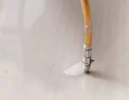 赣榆瓷砖空鼓维修公司专业解答在瓷砖铺贴过程中，如果使用的砂料过粗（如全部使用了粗砂），可能会导致以下问题