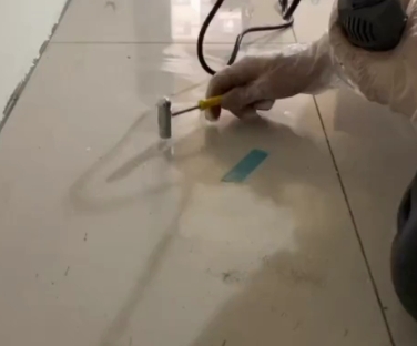 赣榆瓷砖开裂维修公司专业分享瓷砖在铺贴前如果没有沥干水分，将会导致以下问题