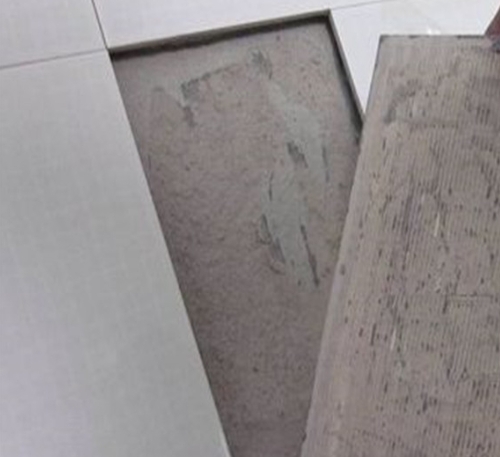 赣榆瓷砖空鼓维修公司分享瓷砖铺贴时如果打浆（即涂抹在瓷砖背面和基层上的砂浆或瓷砖胶）过少，会带来以下问题